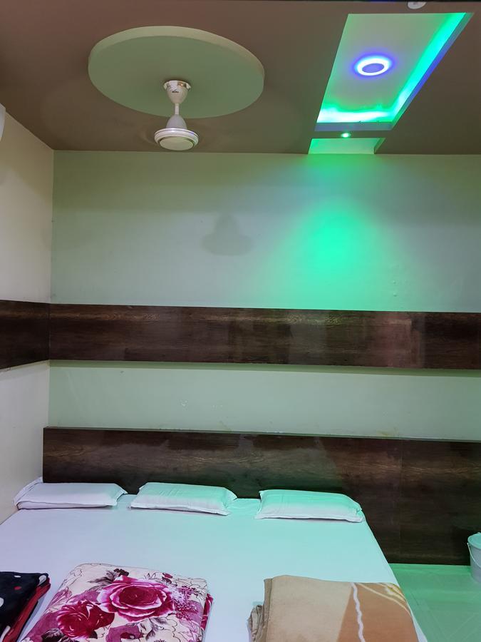 拉德克里希纳先生酒店 Godarpura 外观 照片